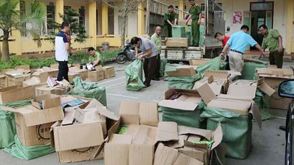Quản lý thị trường TPHCM kiểm tra lô hàng giả, hàng lậu tuồn vào thành phố