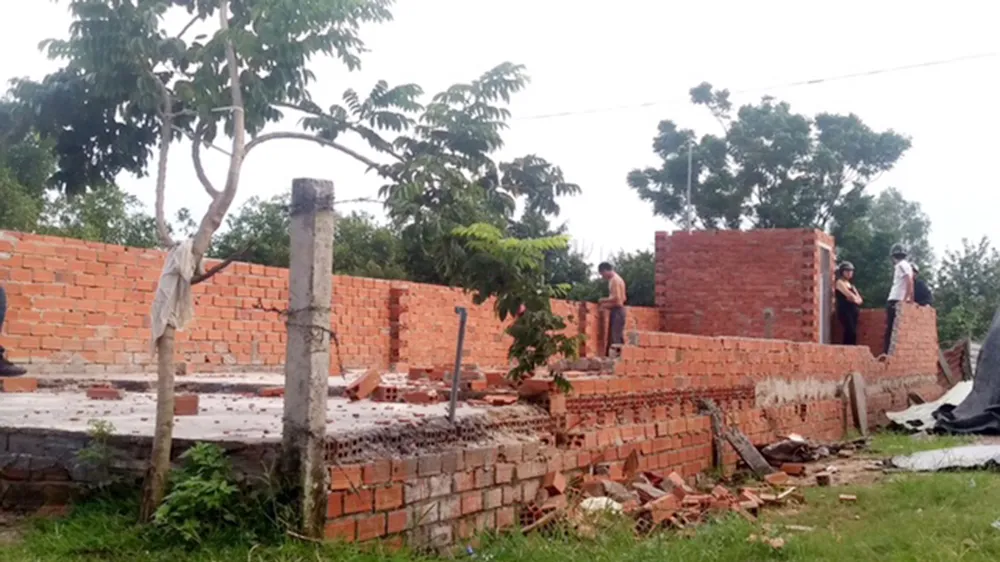 Một trường hợp xây nhà trên đất nông nghiệp tại xã Vĩnh Lộc B, huyện Bình Chánh, TPHCM. Ảnh: LÊ THOA