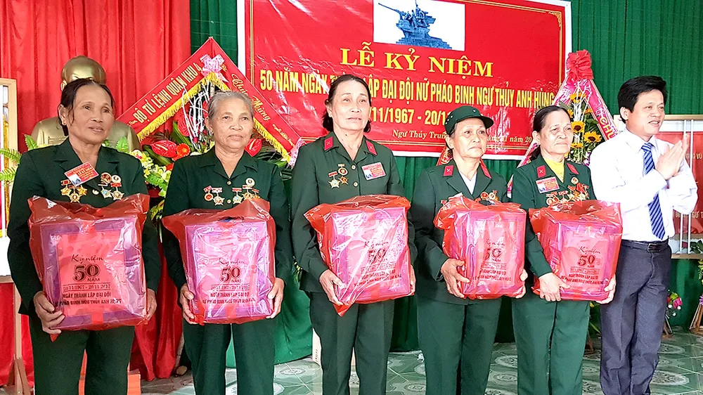 Niềm vui của các nữ pháo binh Ngư Thủy