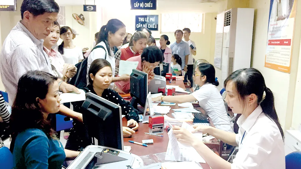 Dịch vụ giải quyết hồ sơ hành chính qua bưu điện “lên ngôi”