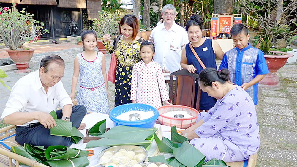 Tết nặng tình quê hương