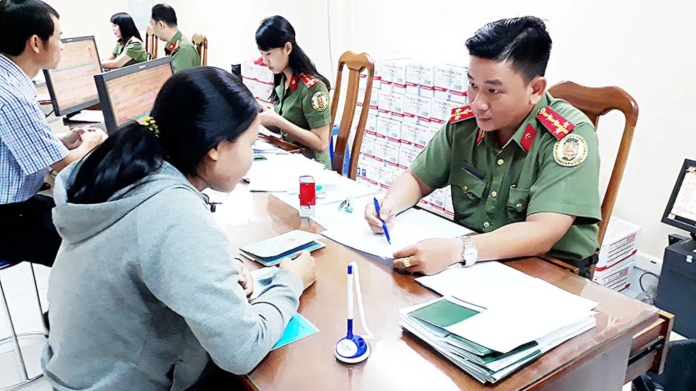 Nhu cầu làm hộ chiếu phổ thông tăng đột biến