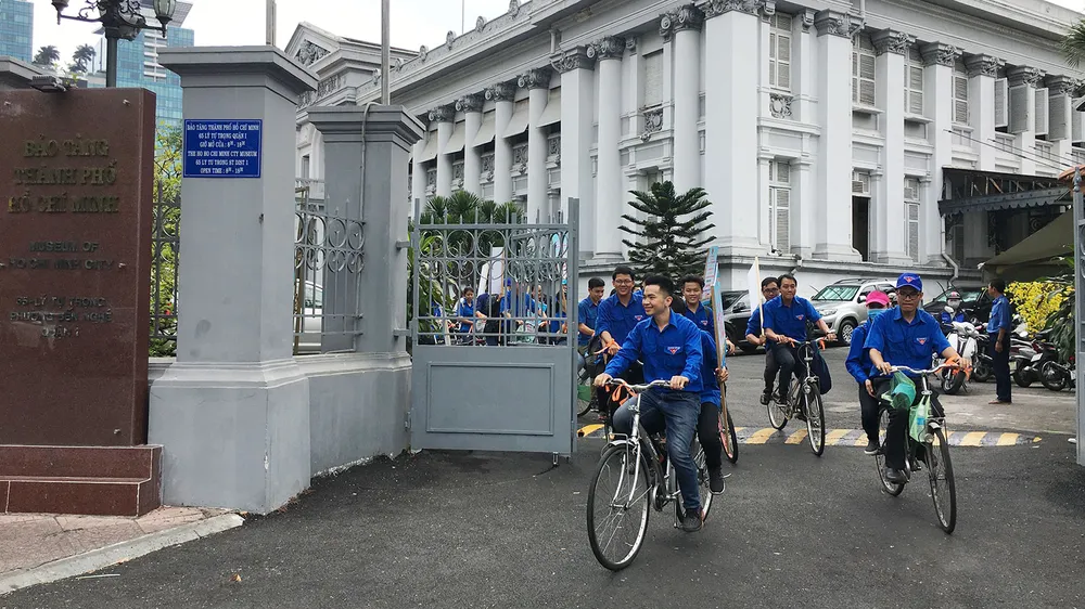 Các đoàn viên, thanh niên Đoàn khối Dân - Chính - Đảng TPHCM đạp xe về với địa chỉ đỏ cách mạng Xuân Mậu Thân