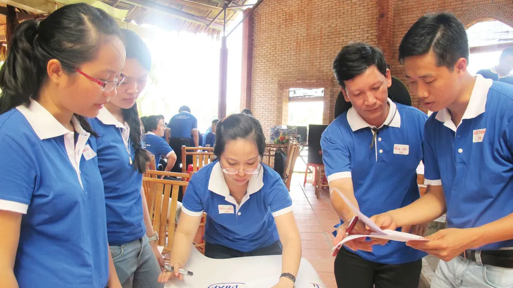 Các thạc sĩ, tiến sĩ trong chương trình đào tạo 300-500 thạc sĩ, tiến sĩ TPHCM trao đổi về quy hoạch - đào tạo - sử dụng trí thức trẻ Ảnh: ĐƯỜNG LOAN