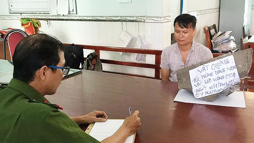 Khởi tố đối tượng chống người thi hành công vụ