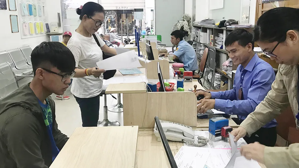 Gỡ bất cập biên chế hành chính cho TPHCM