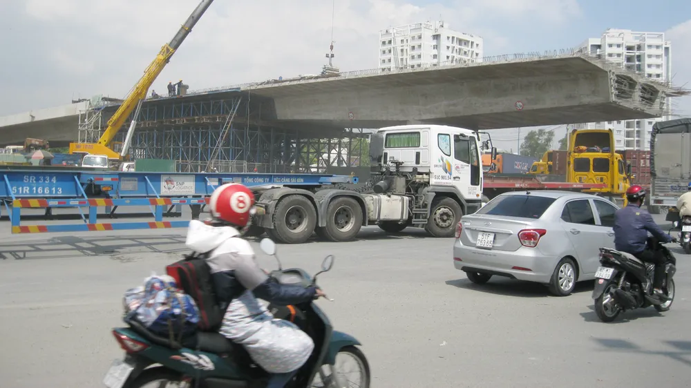 Hình thành “thành phố đối trọng”