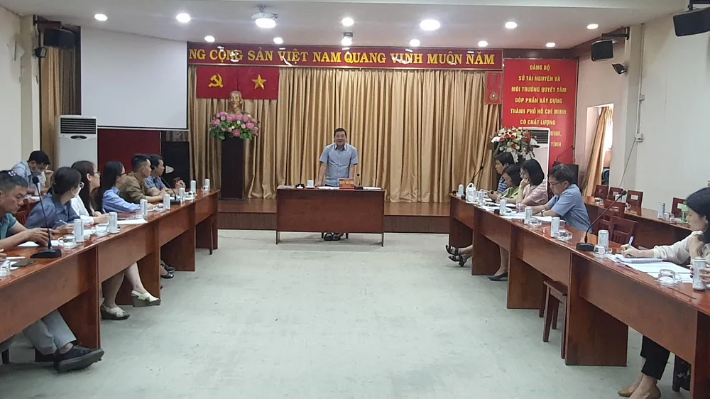 Giám đốc Sở TN-MT TPHCM Nguyễn Toàn Thắng trả lời ý kiến các doanh nghiệp