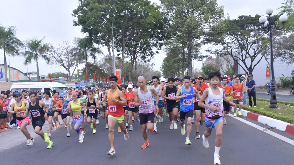 Hơn 500 vận động viên tham gia giải việt dã mừng Xuân Bính Ngọ năm 2026