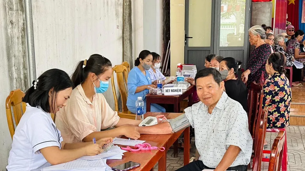 Gần 900 người cao tuổi ở Hồ Tràm được khám bệnh chuyên sâu miễn phí