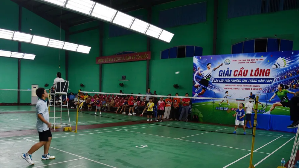Các tay vợt tham gia tranh tài tại giải. Ảnh: Trúc Giang 