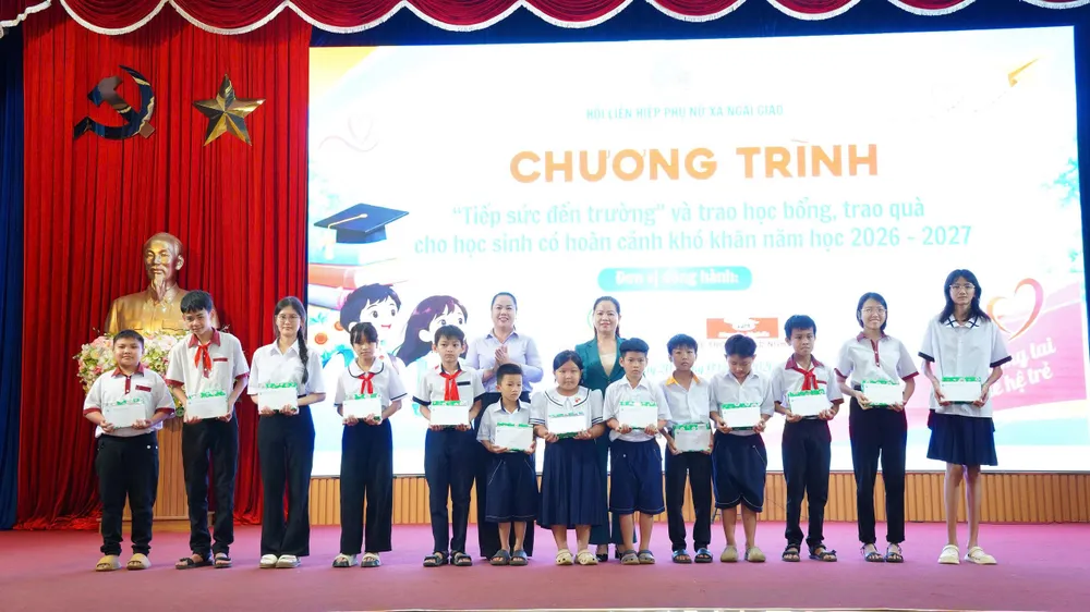 Tiếp sức học sinh khó khăn ở xã Ngãi Giao