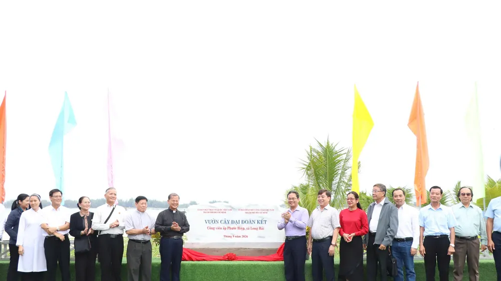 Khánh thành “Vườn cây Đại đoàn kết” ở xã Long Hải