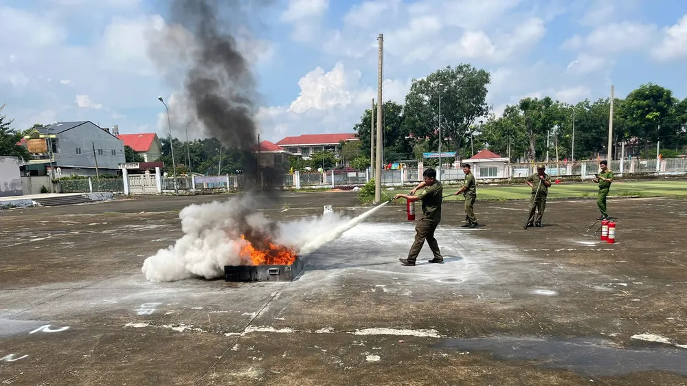 Không để lối thoát hiểm thành nơi chứa đồ