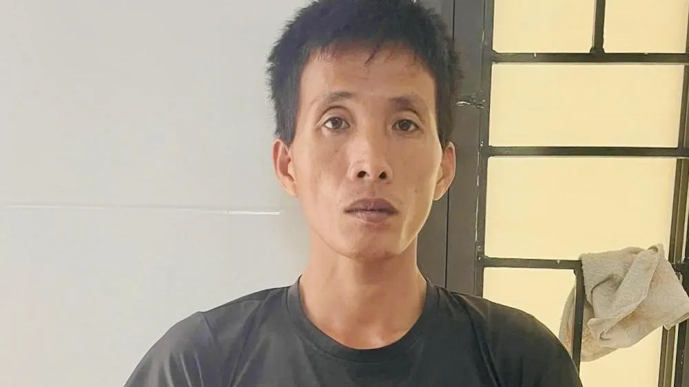 Các vết thương ở trên đầu và tay bé H.T.N.L. 