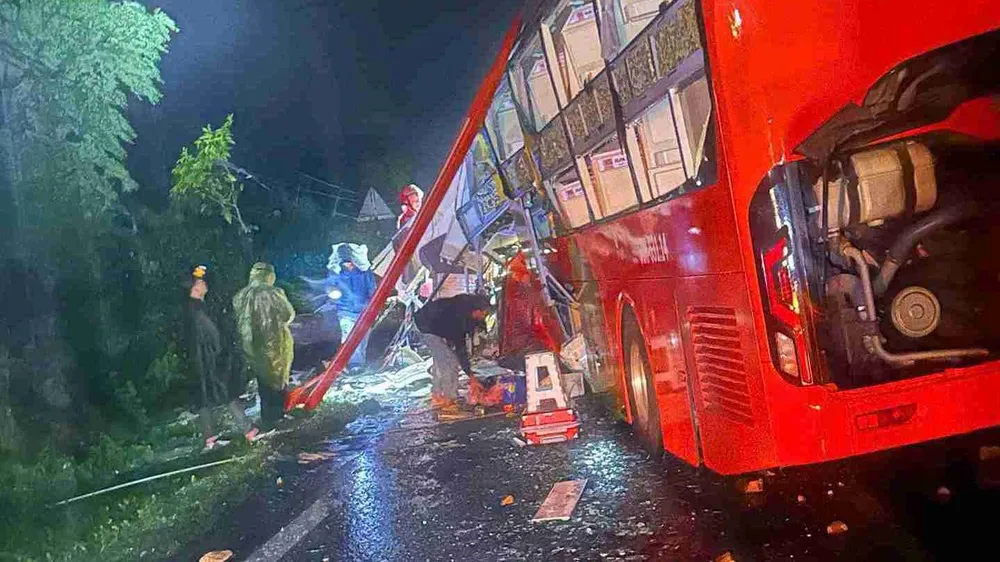 Sạt lở đèo Khánh Lê, 6 người tử vong, nhiều người bị thương