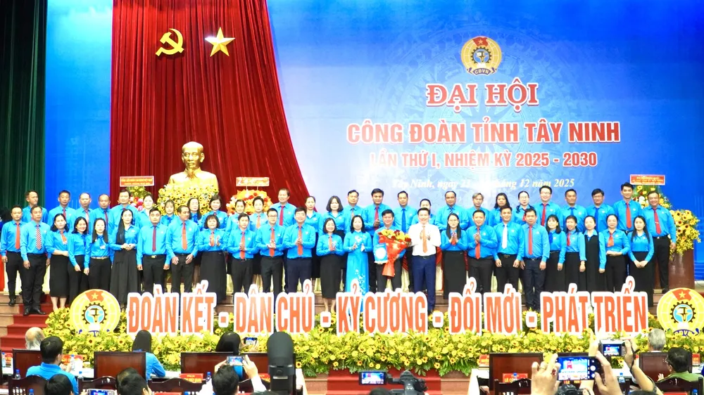 Lãnh đạo Tổng Liên đoàn Lao động Việt Nam, tỉnh Tây Ninh chúc mừng Ban Chấp hành Liên đoàn Lao động tỉnh Tây Ninh khóa I