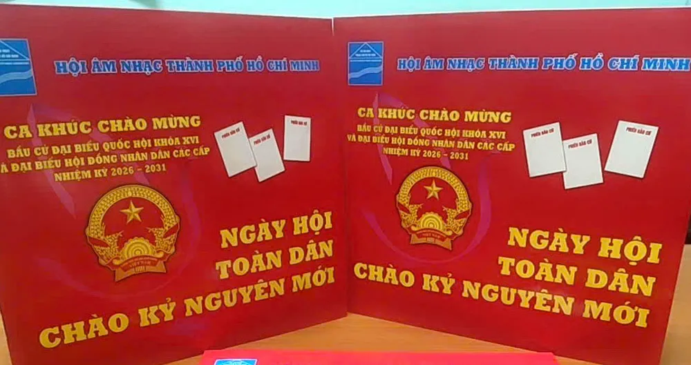 Tập nhạc "Ngày hội toàn dân chào kỷ nguyên mới". Ảnh: THÚY BÌNH