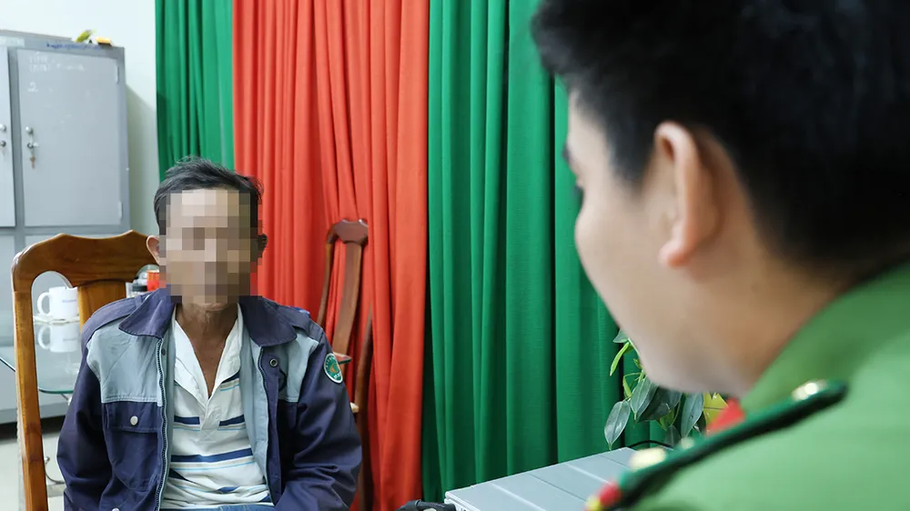 Quách Đình Tuấn đến Cơ quan Công an đầu thú