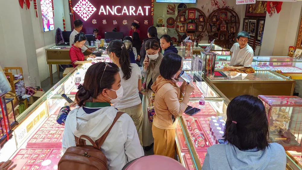 Giá vàng trong nước tăng nhẹ sau khi giảm sâu vào hôm qua