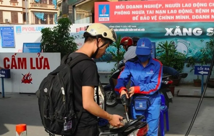 Tiếp tục xả Quỹ bình ổn, giá xăng RON 95 tăng 335 đồng/lít