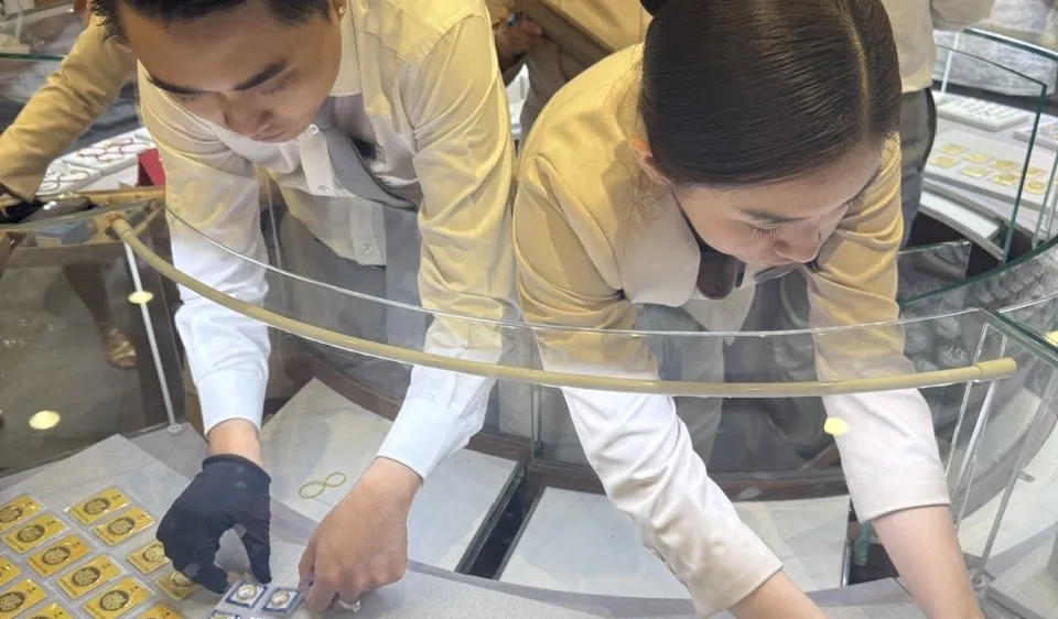 Chiều 8-4: Giá vàng giảm 2-3 triệu đồng/lượng so với buổi sáng
