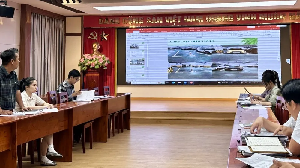 Buổi họp gỡ vướng cấp sổ hồng của Tổ công tác 1645. Ảnh: THANH HIỀN