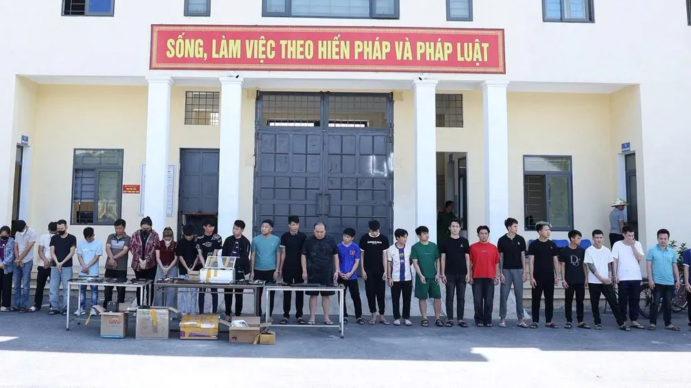 Các đối tượng và tang vật liên quan trong đường dây rửa tiền quy mô lớn, xuyên quốc gia