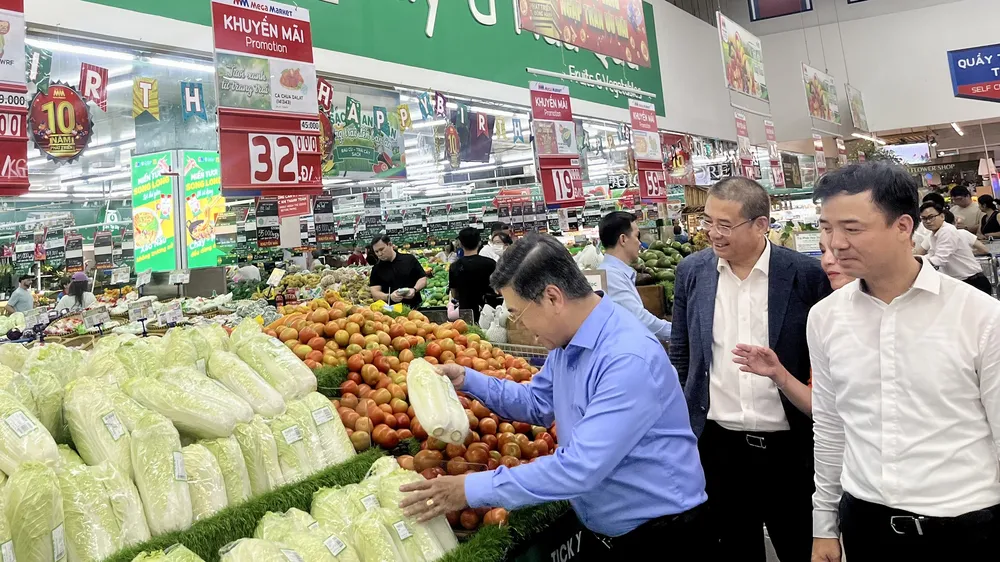 Tăng cường hợp tác đưa sản phẩm "tick xanh" vào suất ăn học đường