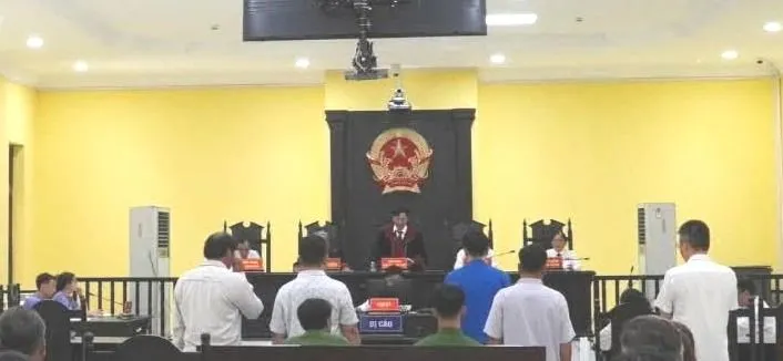 Cà Mau: Hơn 53 năm tù cho các bị cáo trong vụ đưa và nhận hối lộ để đăng kiểm tàu cá