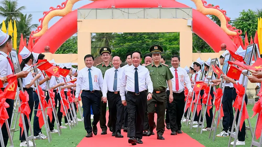 Trưởng Ban Tuyên giáo Trung ương dự Ngày hội Toàn dân bảo vệ an ninh Tổ quốc tại Gia Lai