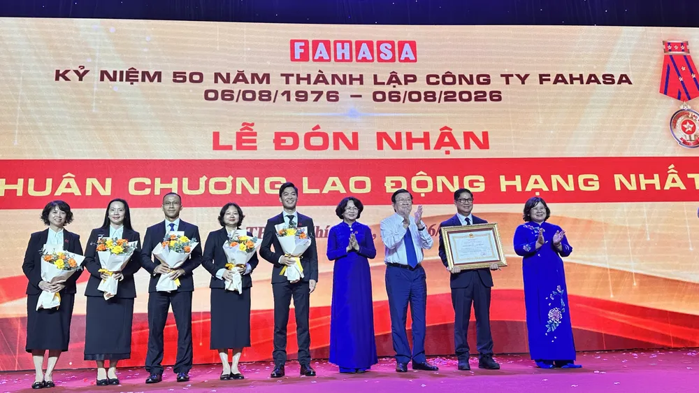 Fahasa đón nhận Huân chương Lao động hạng Nhất 