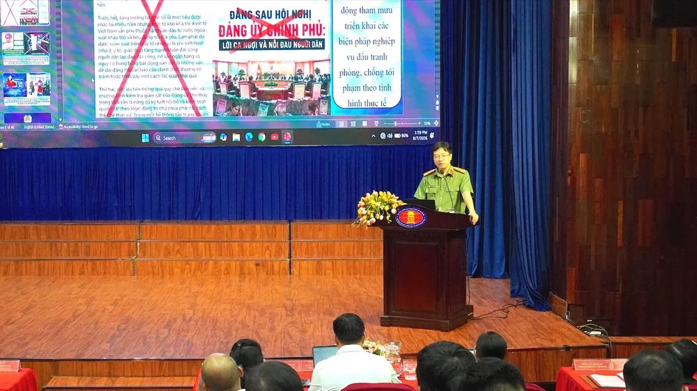 Bồi dưỡng kỹ năng nhận diện, đấu tranh với các quan điểm sai trái trên không gian mạng