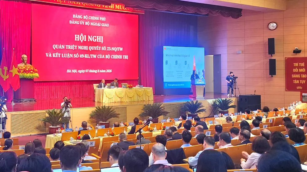 Hội nghị quán triệt và triển khai thực hiện Nghị quyết 23 của Bộ Chính trị về công tác người Việt Nam ở nước ngoài và Kết luận số 49-KL/TW của Bộ Chính trị. Ảnh: MINH DUY