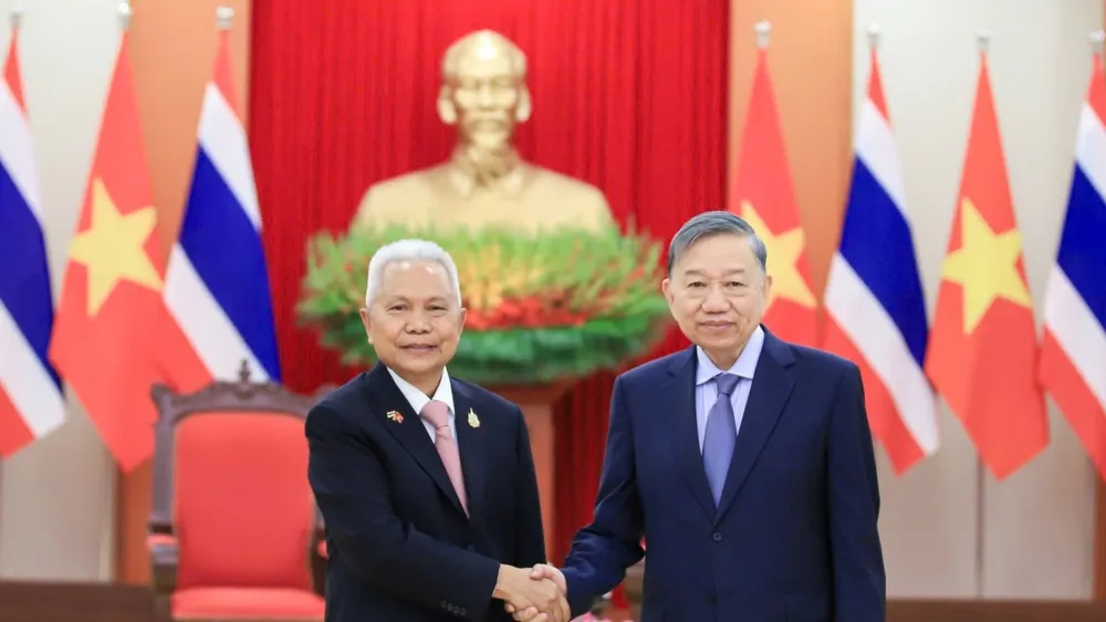 Tổng Bí thư, Chủ tịch nước Tô Lâm và Chủ tịch Quốc hội kiêm Chủ tịch Hạ viện Thái Lan Sophon Zaram. Ảnh: VIẾT CHUNG