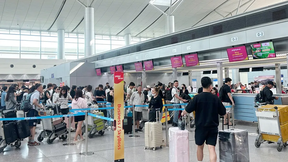 Sân bay Tân Sơn Nhất dự kiến phục vụ hơn 113.000 hành khách trong ngày 30-8