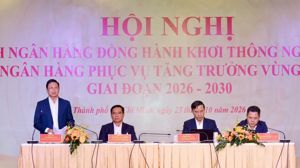 Hội nghị Ngành ngân hàng đồng hành khơi thông nguồn lực tài chính - ngân hàng phục vụ tăng trưởng vùng Đông Nam bộ. ẢNH: HOÀNG TRIỀU