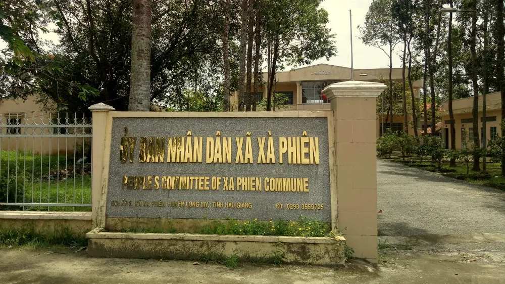 Cách chức bí thư xã quan hệ bất chính với cấp dưới