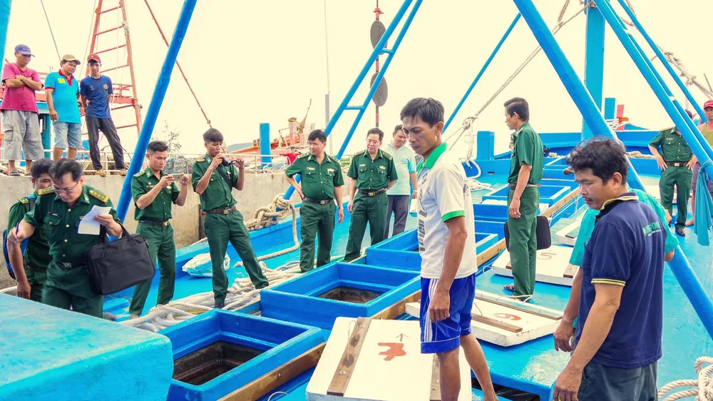 Sóc Trăng bắt tàu vận chuyển 100.000 lít dầu không rõ nguồn gốc