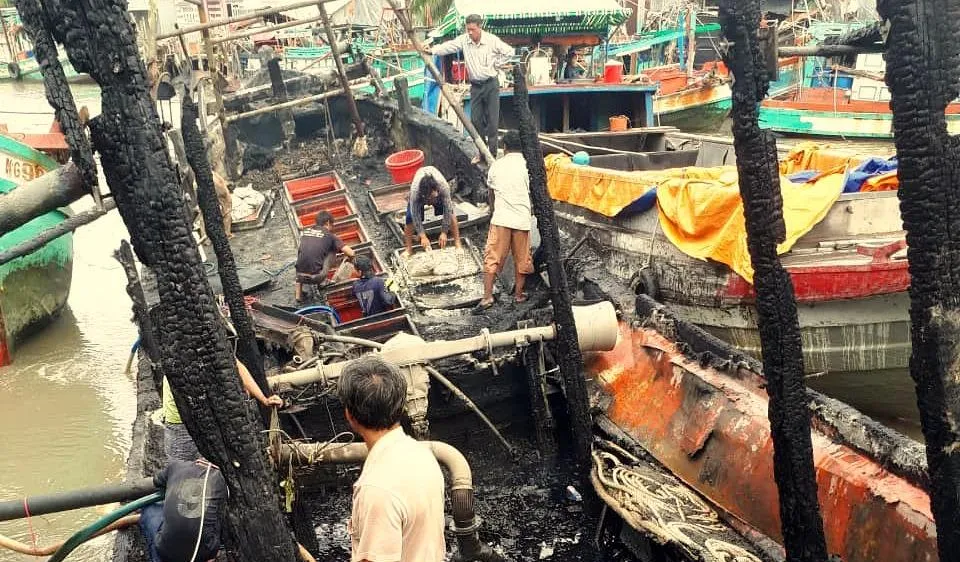 Ba tàu cá của ngư dân Kiên Giang bị cháy rụi