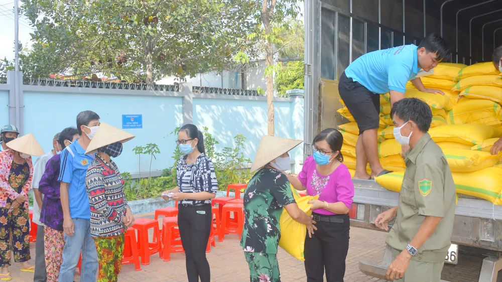 Sóc Trăng tiếp nhận 60 tấn gạo hỗ trợ người nghèo