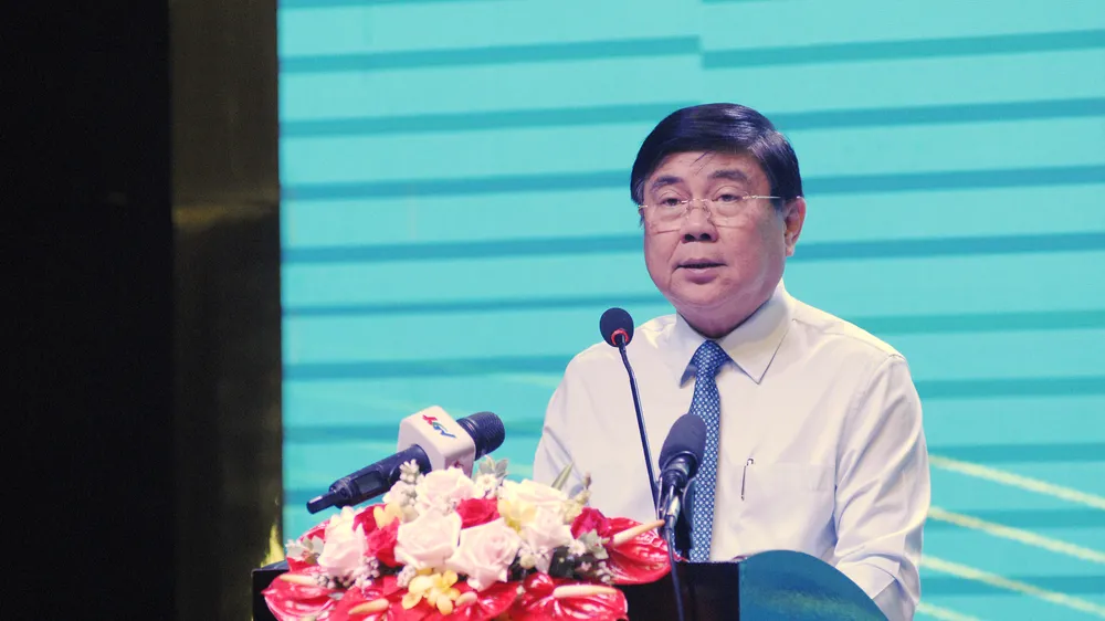 Đồng chí Nguyễn Thành Phong, Chủ tịch UBND TPHCM phát biểu tại Hội nghị 