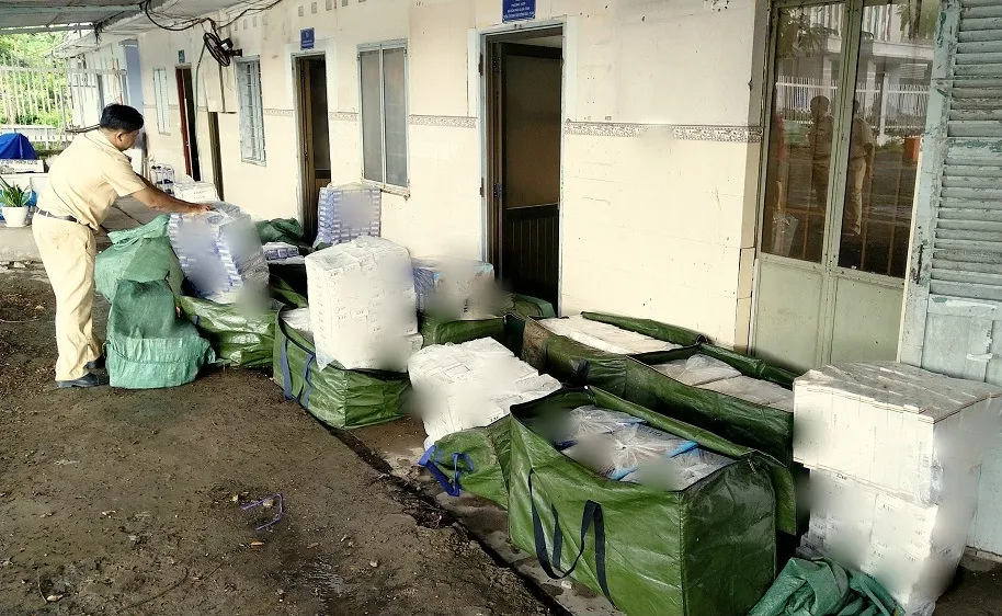 Bắt giữ phương tiện vận chuyển hơn 23.000 bao thuốc lá ngoại