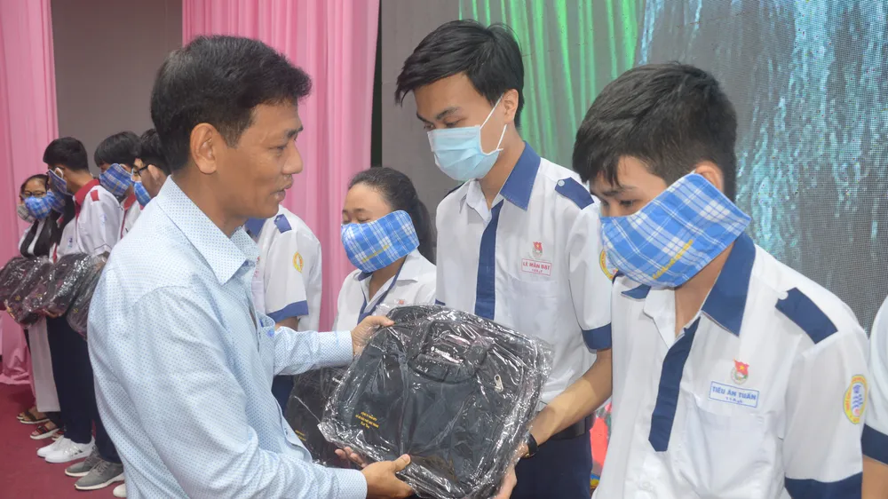 Sóc Trăng trao 406 học bổng Lương Định Của cho học sinh, sinh viên nghèo