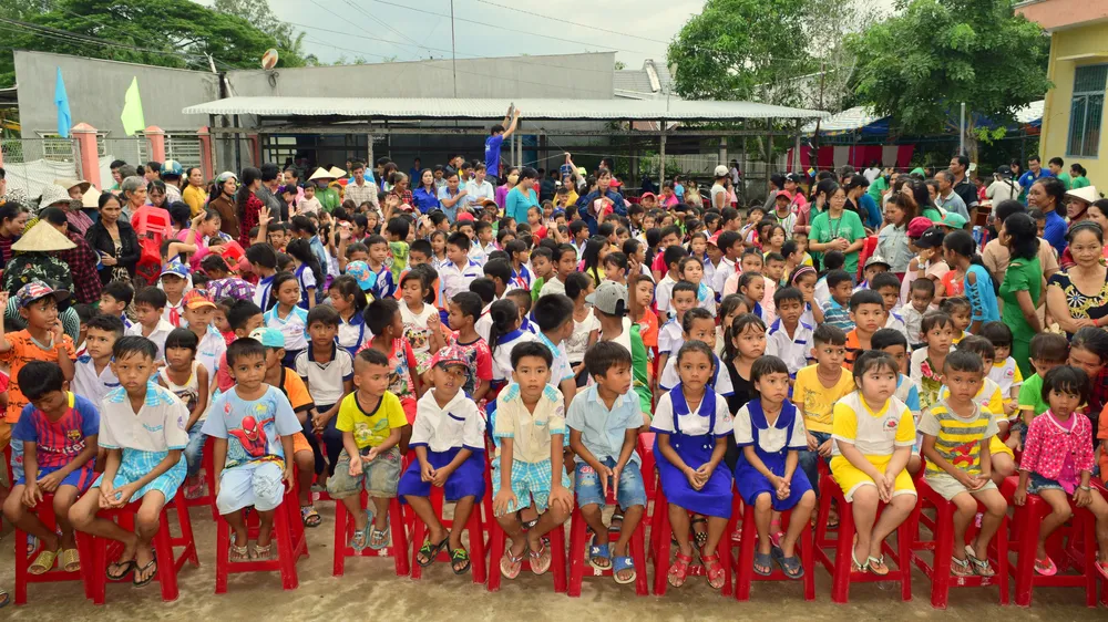 Hỗ trợ sách giáo khoa lớp 1 cho học sinh nghèo