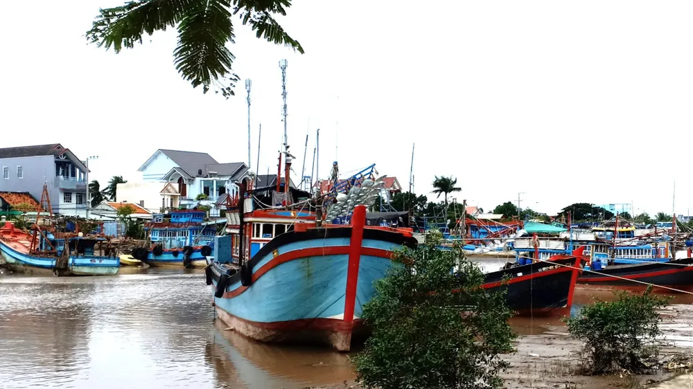 Sóc Trăng cấm tàu thuyền ra khơi để tránh bão số 14. Ảnh: TUẤN QUANG