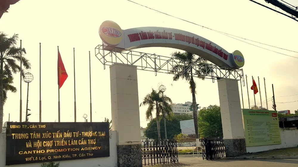 Sau khi bị kỷ luật, Giám đốc Sở VH-TT-DL được điều động về Văn phòng UBND TP Cần Thơ