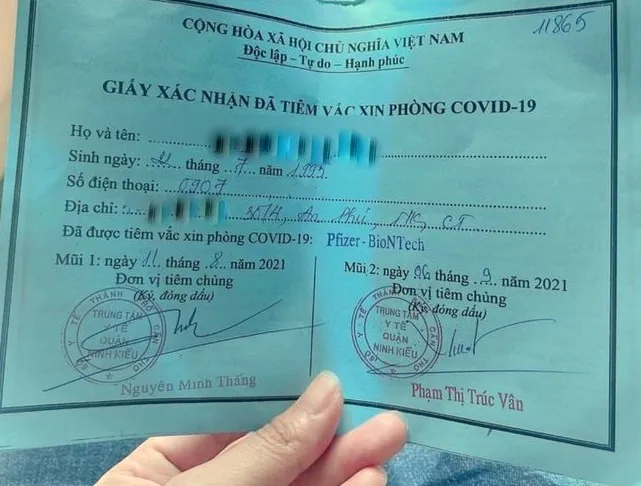 Vụ cô gái “xin ông anh” tiêm vaccine: Phó Chủ tịch phường bị đình chỉ công tác