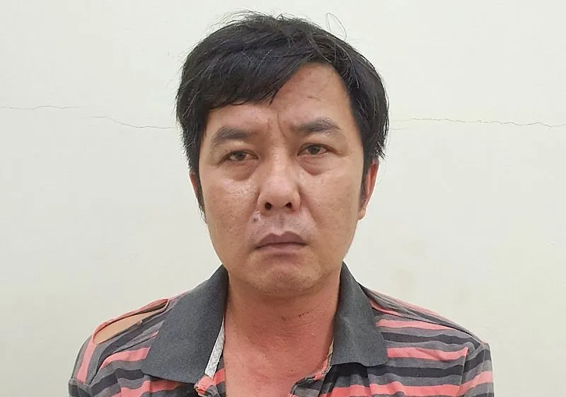 Khởi tố đối tượng cầm dao đâm vào cổ công an phường