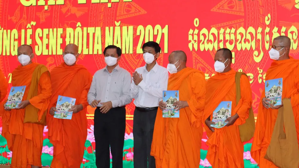 Sóc Trăng họp mặt mừng lễ Sene Dolta của đồng bào Khmer